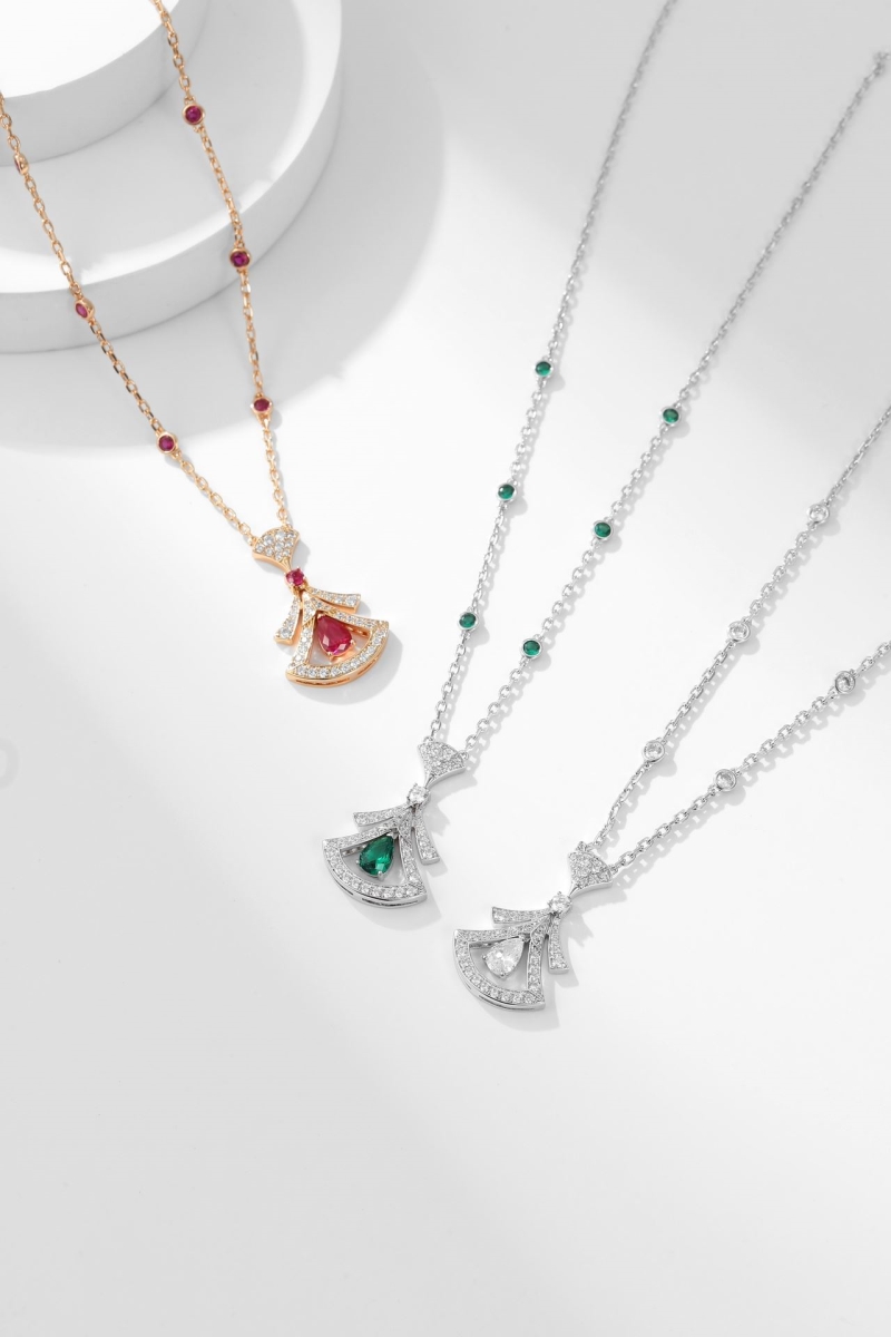 Bv1g*ai necklaces